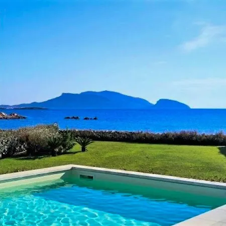 By The Sea With View Of Tavolara Near 別荘