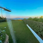 Сasa de vacaciones By The Sea With View Of Tavolara Near