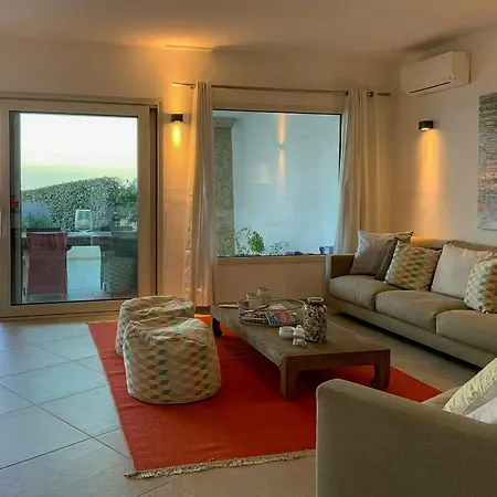 Сasa de vacaciones By The Sea With View Of Tavolara Near