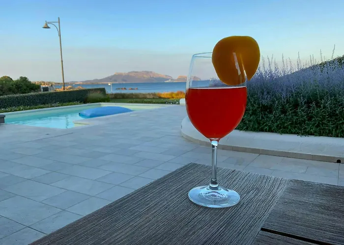 By The Sea With View Of Tavolara Near Сasa de vacaciones Olbia